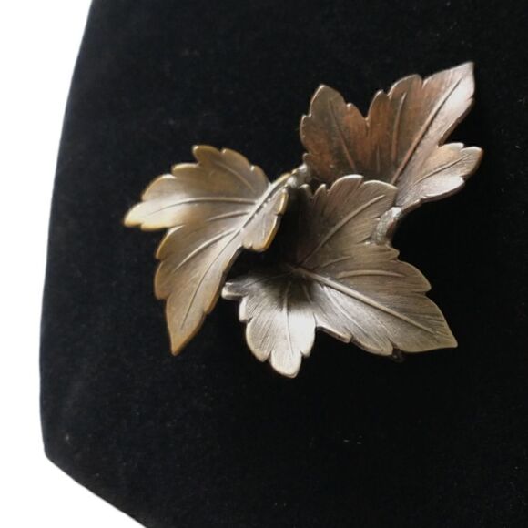 Vintage Maple Leaf Brooch Pin Mixed Metals K&T Leaves Artisan Autumn Cottagecore - Picture 6 of 16